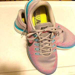 Nike Free RN Distance Pink and Gray